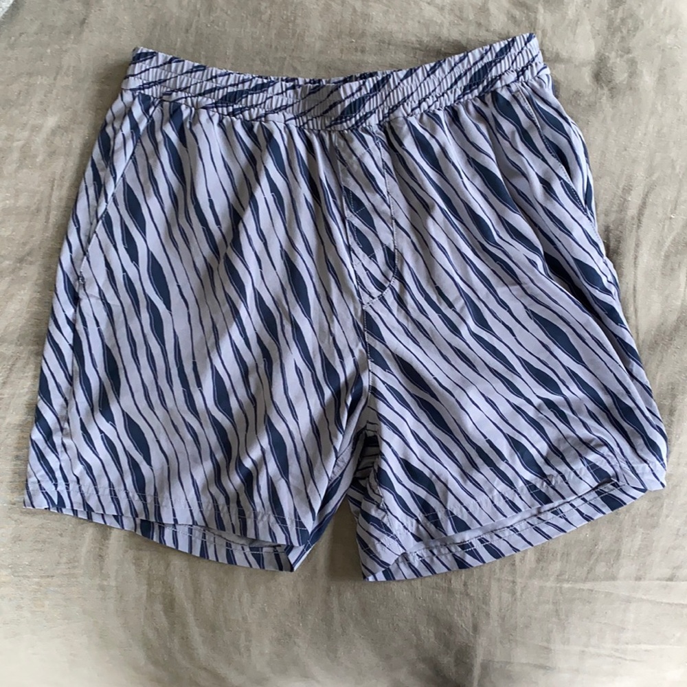 Men’s OV 5” blue pattern shorts w/ liner!